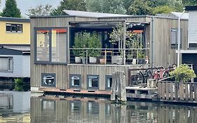 Nova Houseboat Deluxe Free Bikes